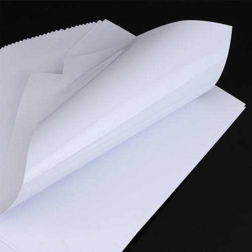 Бумага ламинированная белая двухслойная жиро-влагостойкая 70 г/м2, (212*210 мм)